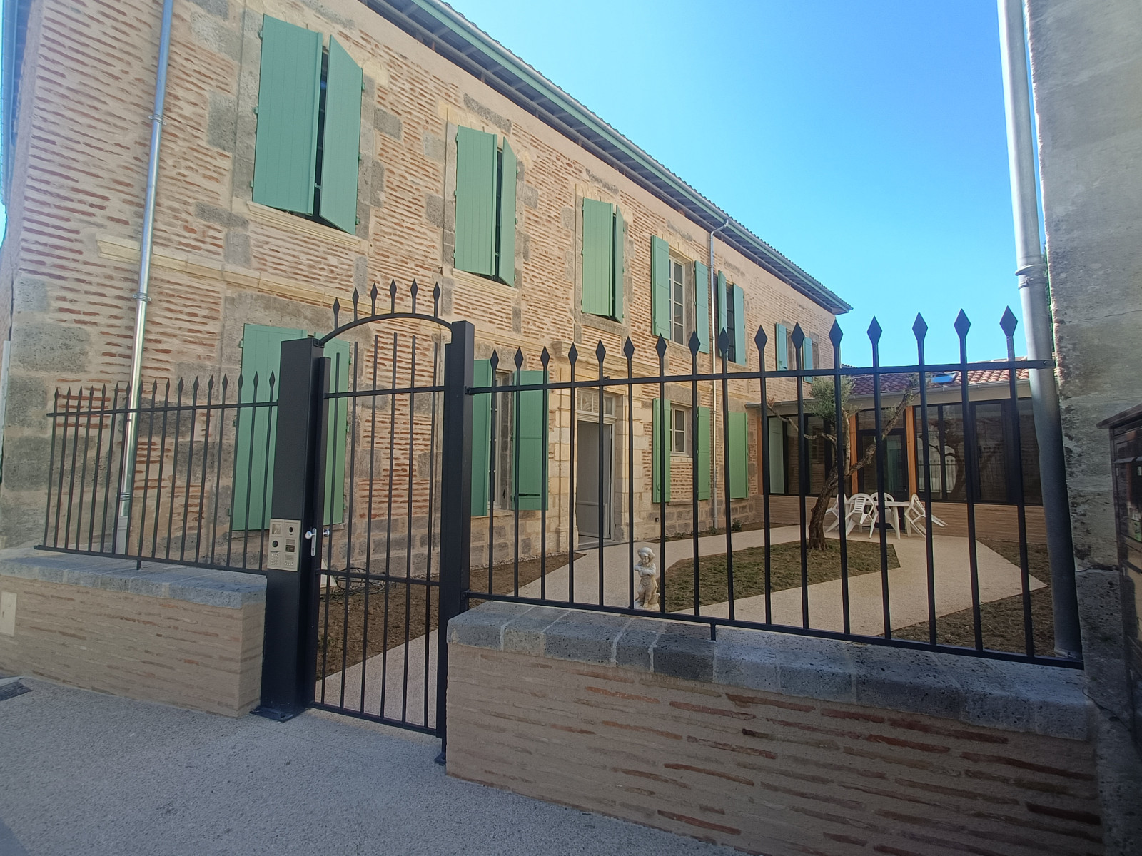 Entrée de l'habitat partagé