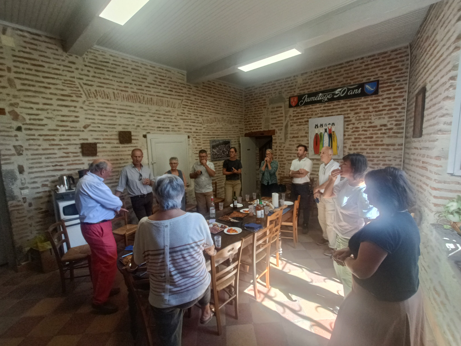 Echanges avec les élus et la directrice de l'habitat sur la réalisation du projet