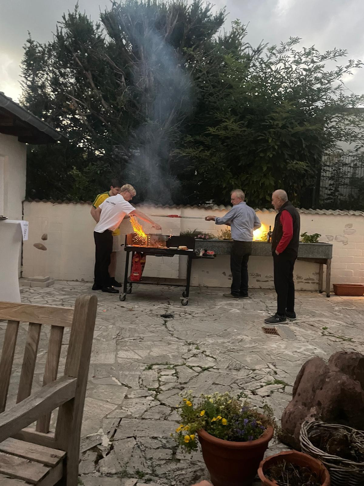 Abschluss eines spannenden Tages beim Grillen